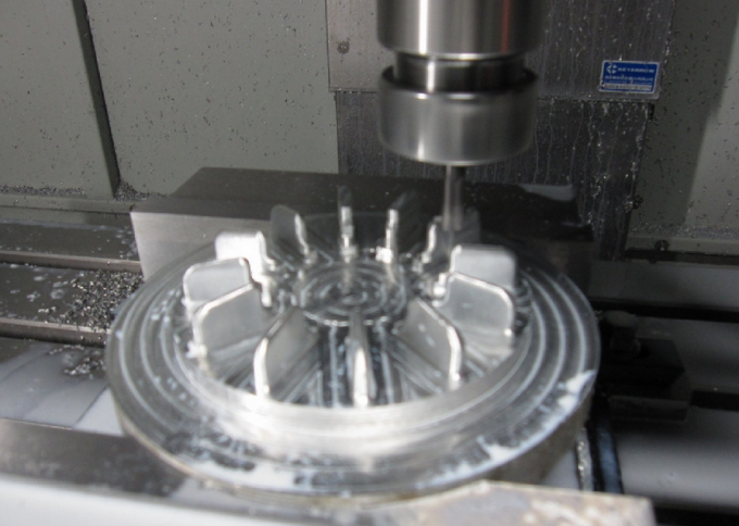Lavori il metallo al tornio trattato che lavora, lavorare su misura di CNC di precisione di CNC