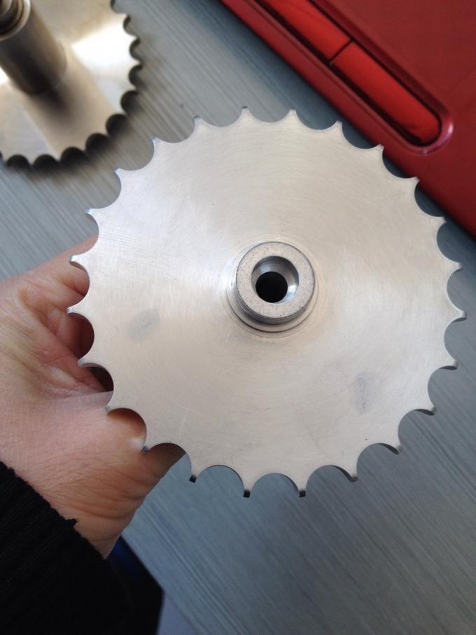 Accessori automatici lavoranti dell'attrezzatura delle parti di metallo di servizio di CNC